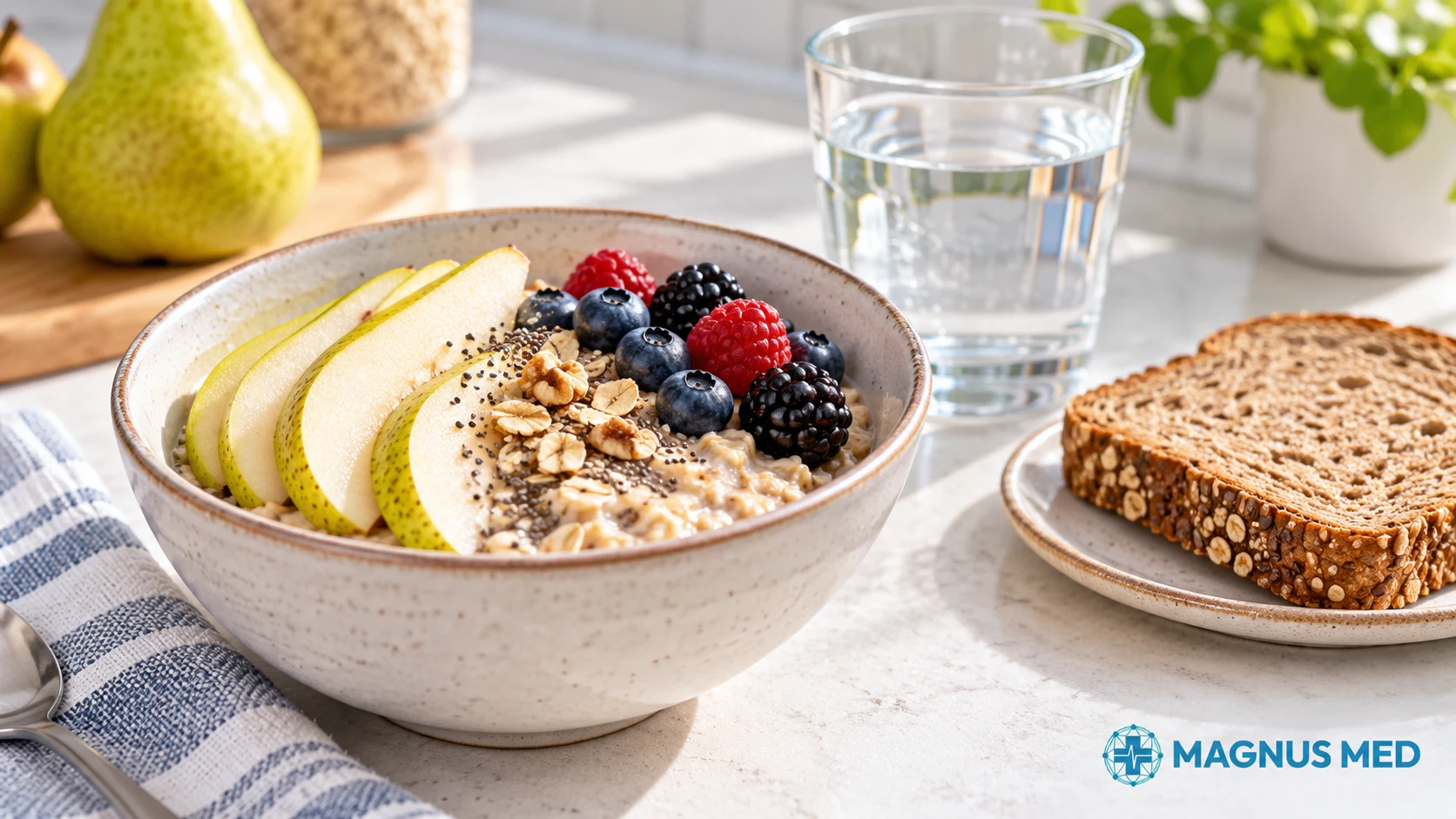 Alimentos con fibra como avena, fruta y pan integral